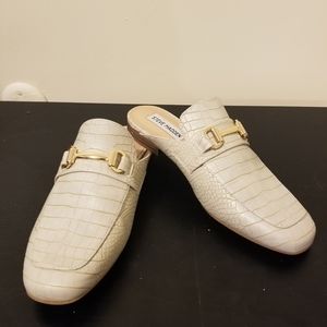 Mule shoes